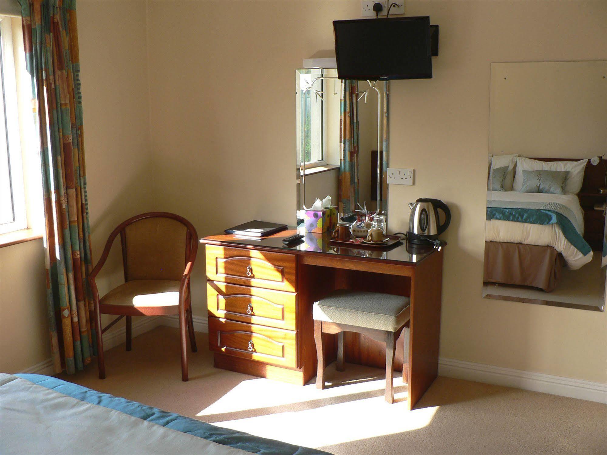 Annabella Lodge B&B มาลโลว์ ภายนอก รูปภาพ