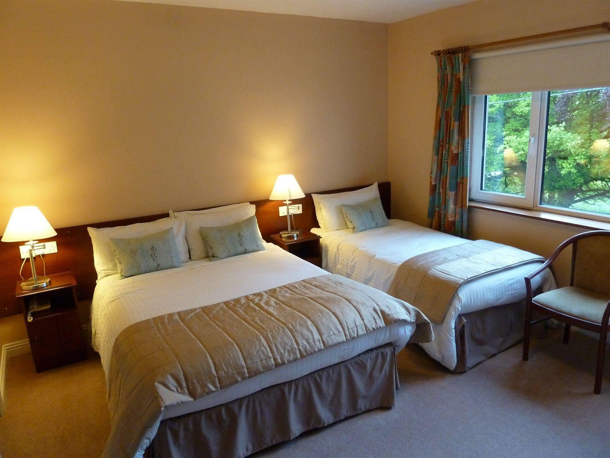 Annabella Lodge B&B มาลโลว์ ภายนอก รูปภาพ