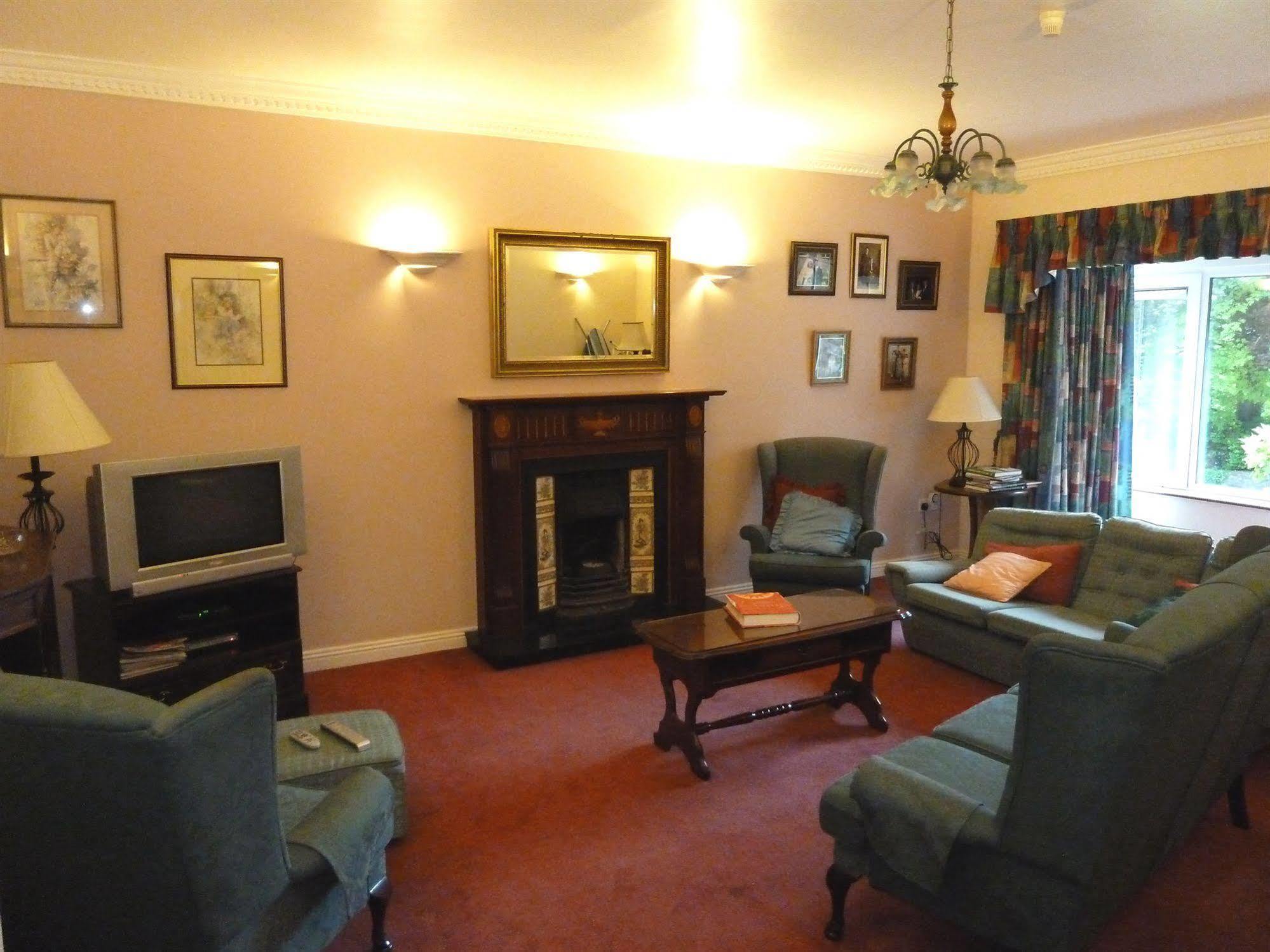 Annabella Lodge B&B มาลโลว์ ภายนอก รูปภาพ